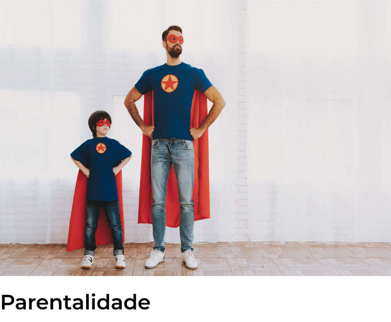 Criança e pai juntos como super-herói da parentalidade